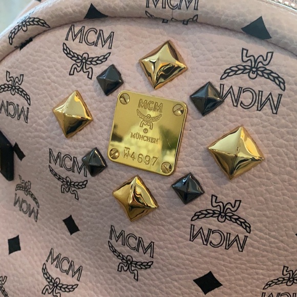 Authentic MCM powder pink backpack with detachable clutch bag - Picture 3 of 3